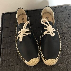 Soludos Black and Cream Leather Shoes